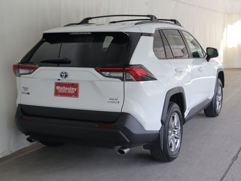 Used 2024 Toyota RAV4 XLE w/ Convenience Package AWD/4WD image 7