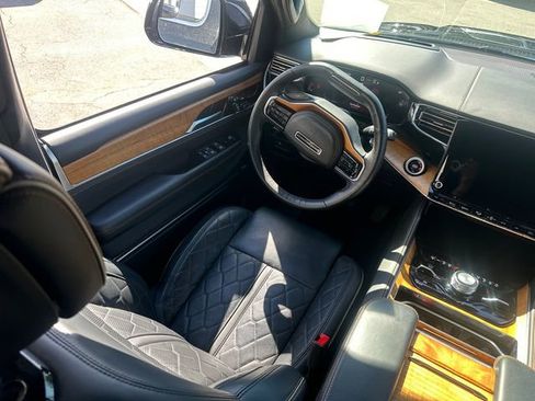 Used 2024 Jeep Grand Wagoneer Series III AWD/4WD image 19