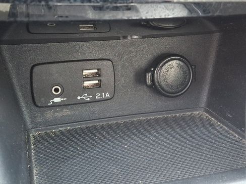Used 2019 Subaru Forester Premium AWD/4WD image 27