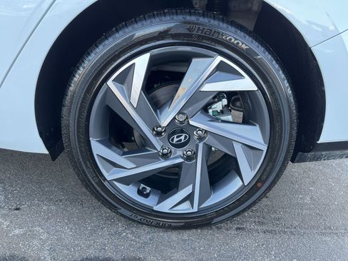 Certified 2025 Hyundai Elantra Limited image 10
