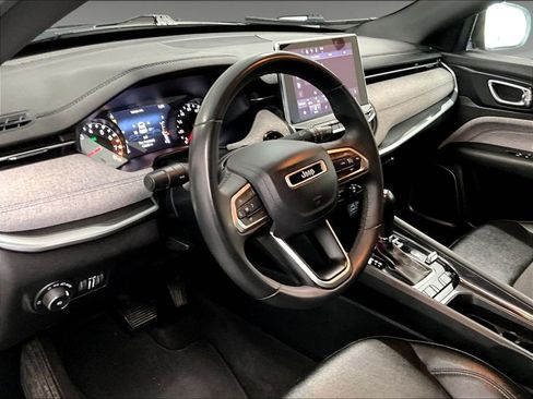 Used 2024 Jeep Compass Latitude AWD/4WD image 8