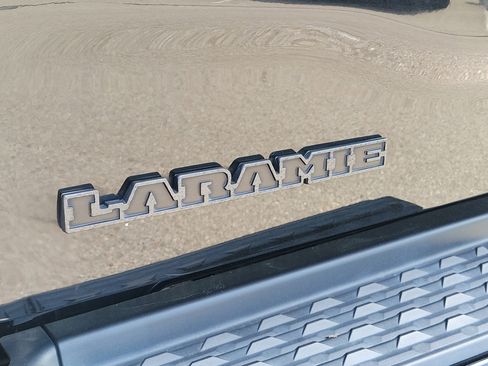 Used 2019 RAM 2500 Laramie w/ Black Appearance Package AWD/4WD image 6