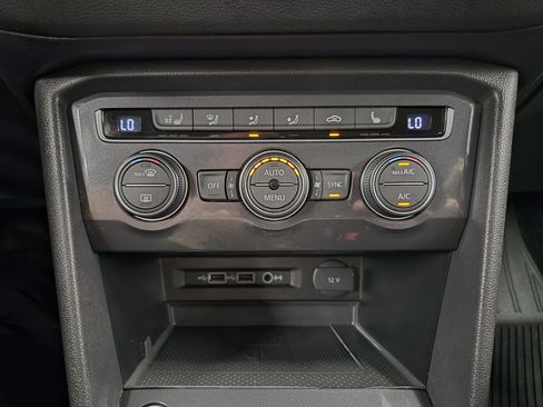 Used 2020 Volkswagen Tiguan SEL FWD image 33