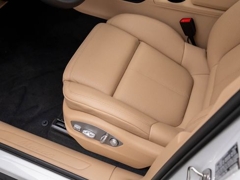 New 2026 Porsche Macan image 13