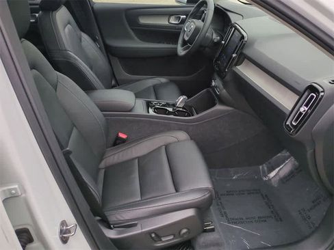 Used 2023 Volvo XC40 B5 Ultimate w/ Protection Package Premier image 14
