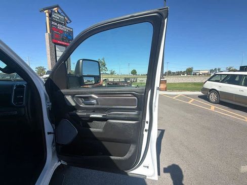 Used 2025 RAM 1500 Laramie AWD/4WD image 27