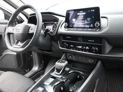 Certified 2026 Nissan Rogue SV FWD image 32