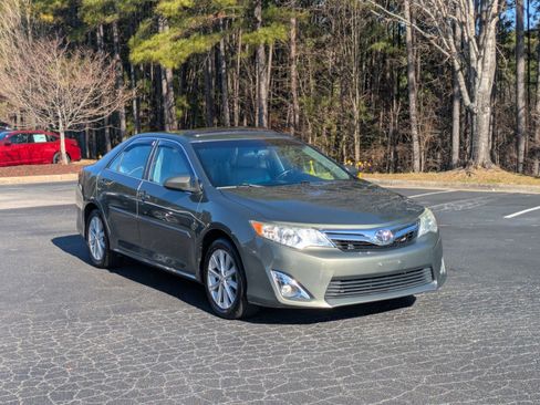 Used 2014 Toyota Camry XLE image 3