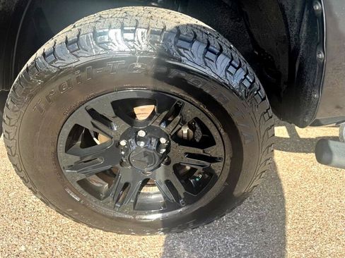 Used 2018 Toyota Tacoma SR w/ SR Convenience Package image 19