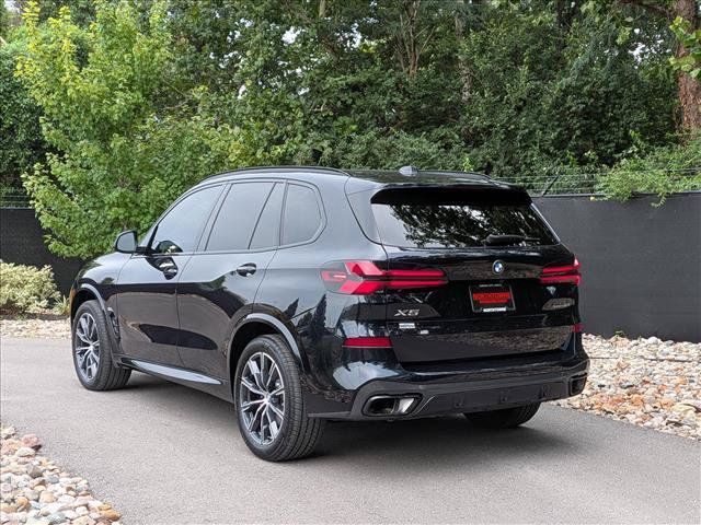 Used 2025 BMW X5 xDrive40i w/ M Sport Package AWD/4WD image 3