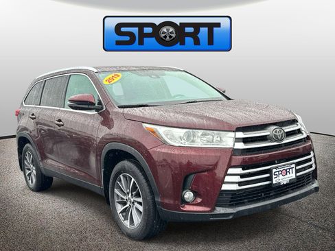 Used 2019 Toyota Highlander XLE w/ Carpet Mat Package (TMS) AWD/4WD image 28