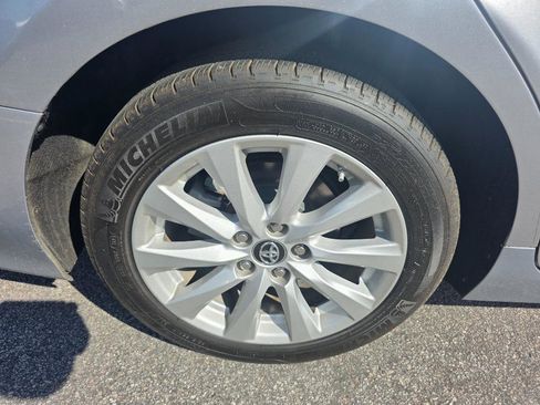 Used 2018 Toyota Camry LE image 21