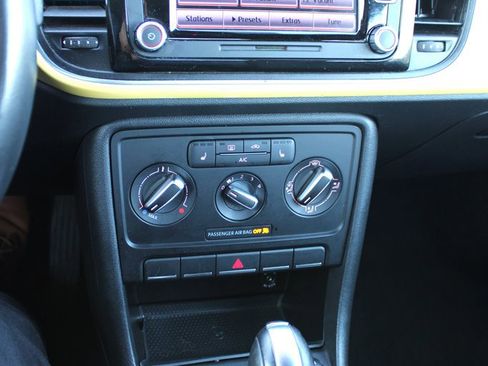 Used 2014 Volkswagen Beetle TDI image 20