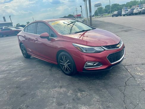 Used 2017 Chevrolet Cruze LT w/ Sun And Sound Package FWD image 3