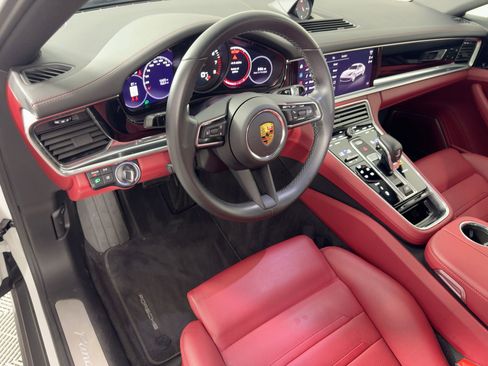 Certified 2022 Porsche Panamera image 4