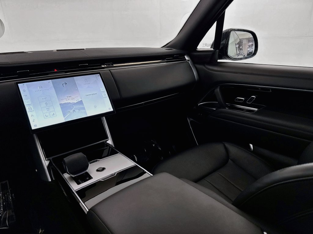 Certified 2026 Land Rover Range Rover Long Wheelbase SE AWD/4WD image 22