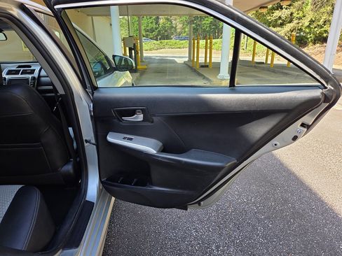 Used 2012 Toyota Camry SE image 31