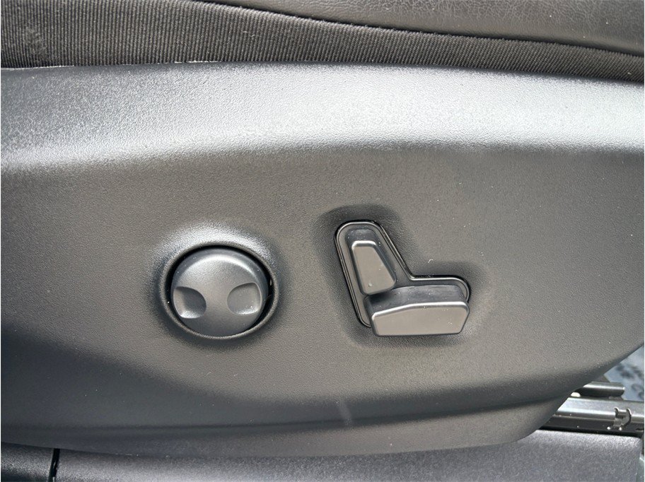 Used 2024 Chrysler Pacifica Limited w/ S Appearance Package AWD/4WD image 46