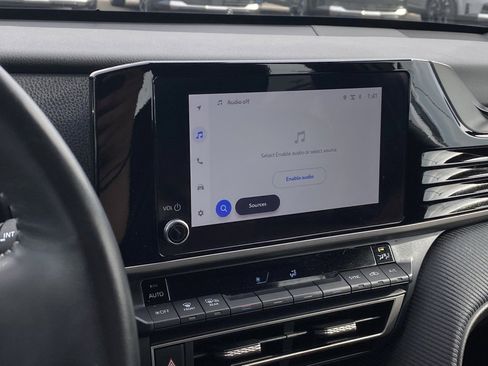 Used 2025 Toyota Camry SE image 14