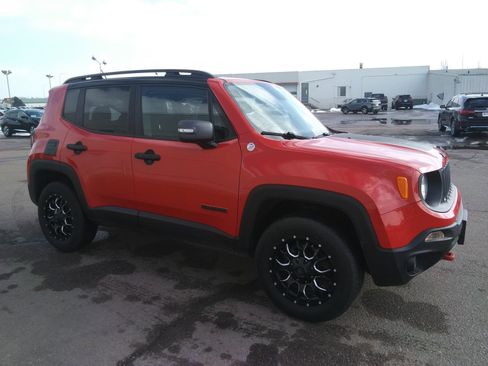 Used 2017 Jeep Renegade Trailhawk image 4