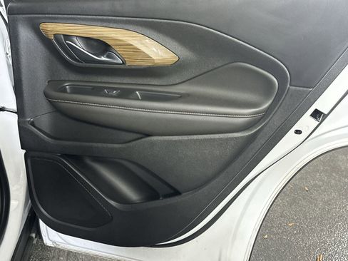 Used 2020 GMC Terrain SLE image 32