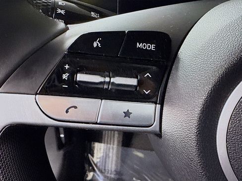 Used 2025 Hyundai Elantra SEL image 14