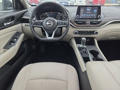 Used 2025 Nissan Altima 2.5 SV FWD image 28