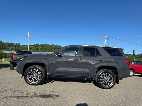 Used 2025 Toyota 4Runner Limited AWD/4WD image 2