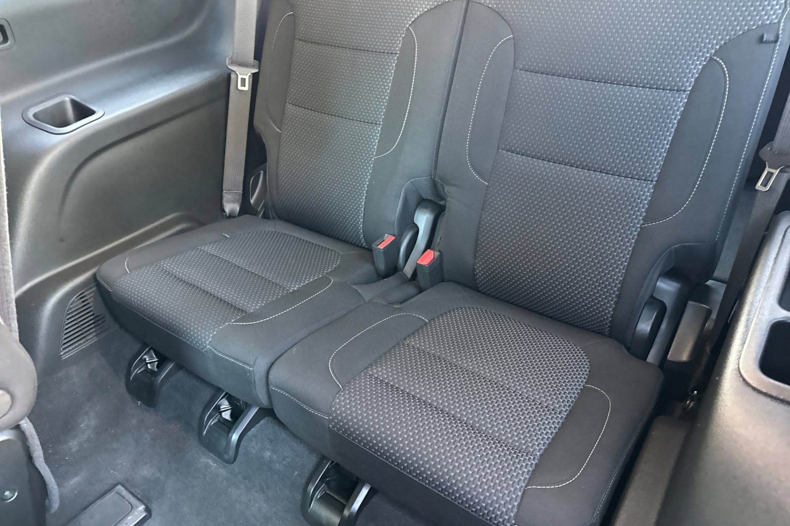 Certified 2023 GMC Acadia SLE w/ LPO, Cargo Package FWD image 16