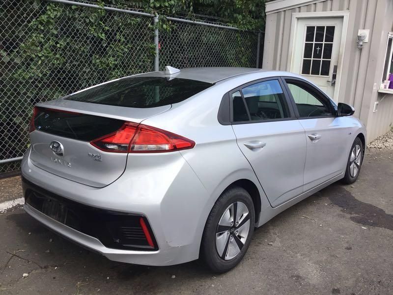 Used 2018 Hyundai Ioniq Blue FWD image 4