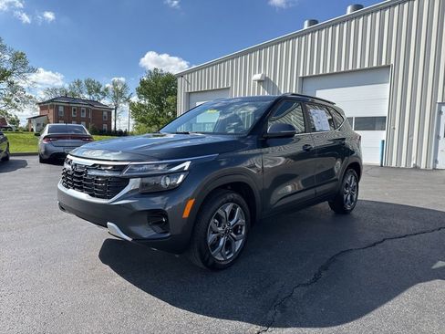 Used 2024 Kia Seltos S AWD/4WD image 3