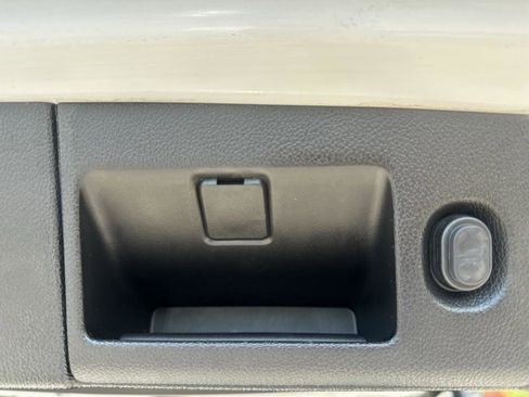 Used 2018 GMC Yukon Denali image 24