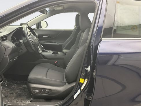 Used 2022 Toyota Venza LE image 11