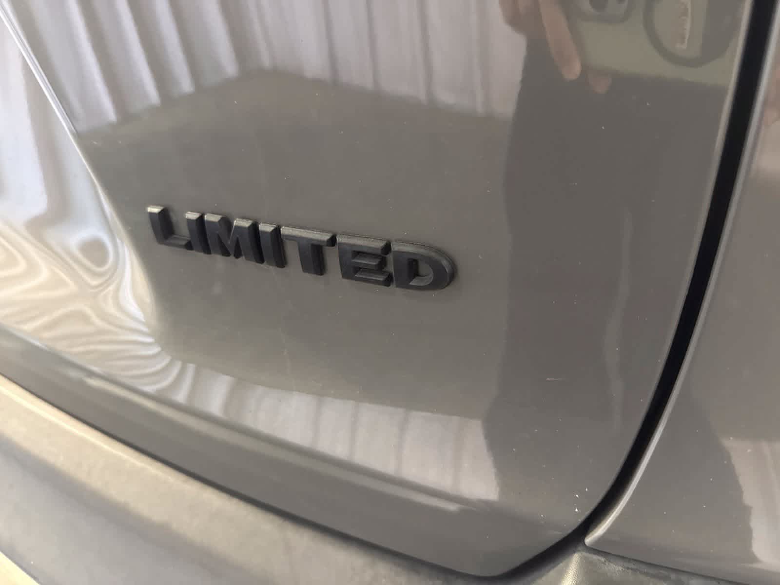 Used 2019 Jeep Cherokee Limited AWD/4WD image 14