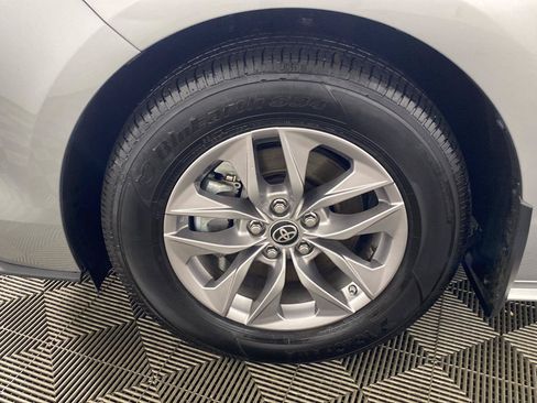 Used 2021 Toyota Sienna XLE AWD/4WD image 30