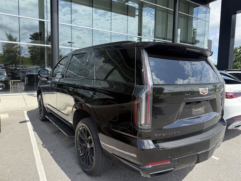 Used 2025 Cadillac Escalade Premium Luxury AWD/4WD image 8