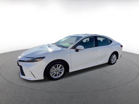 Used 2025 Toyota Camry LE image 8
