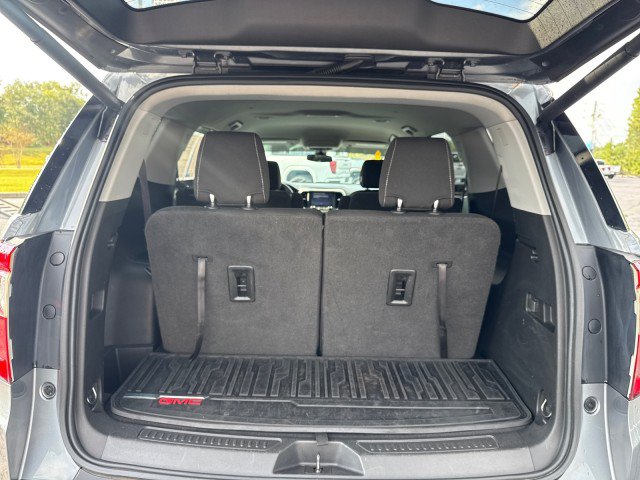 Used 2021 GMC Acadia SLE w/ Driver Convenience Package FWD image 17