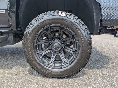 Used 2018 GMC Sierra 2500 Denali w/ Duramax Plus Package AWD/4WD image 11