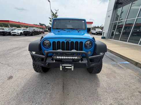 Used 2015 Jeep Wrangler Rubicon w/ Power Convenience Group AWD/4WD image 6