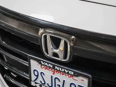 Used 2018 Honda Accord Touring image 8