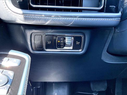 Used 2025 Lincoln Aviator AWD image 39