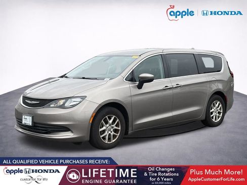 Used 2017 Chrysler Pacifica Touring FWD image 3