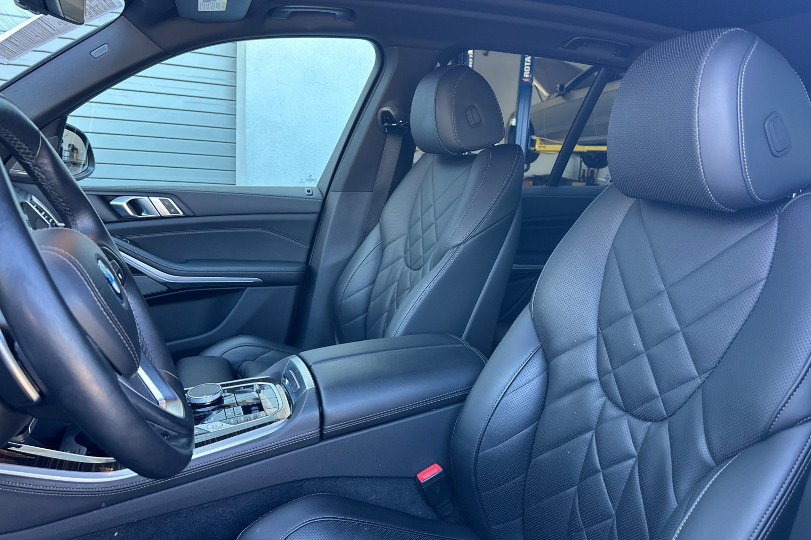 Used 2024 BMW X5 xDrive50e w/ Premium Package AWD/4WD image 5
