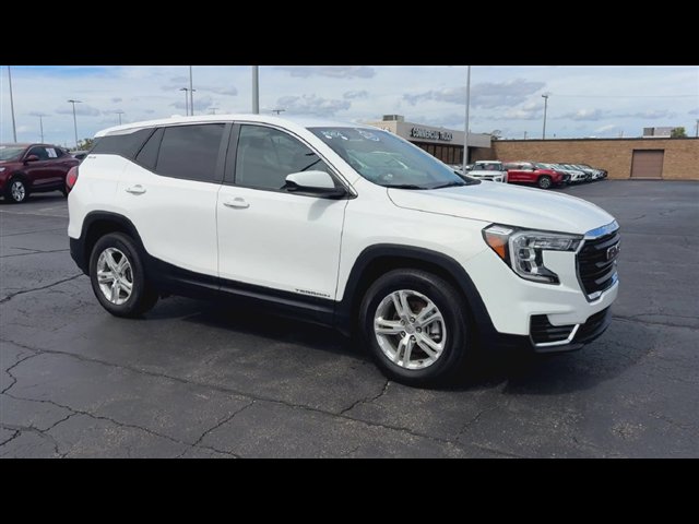 Certified 2024 GMC Terrain SLE FWD image 2