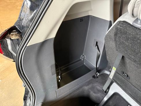 Used 2024 Toyota Sienna LE image 28