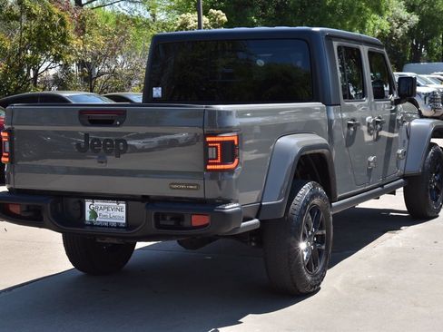 Used 2023 Jeep Gladiator Sport image 8