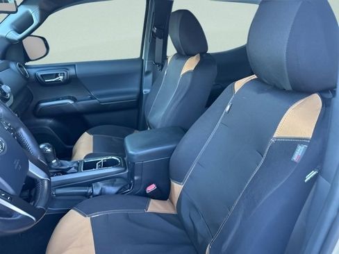 Used 2017 Toyota Tacoma TRD Off-Road w/ Premium & Technology Package image 14