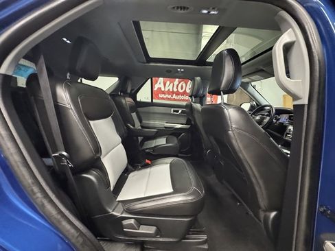Used 2022 Ford Explorer XLT w/ Equipment Group 202A AWD/4WD image 13