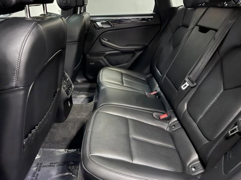 Used 2024 Porsche Macan AWD/4WD image 40